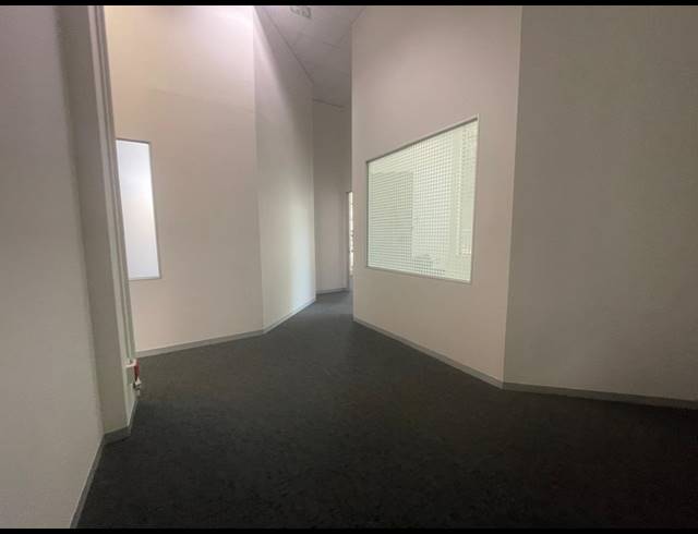 175M² OFFICE TO LET IN BRYANSTON